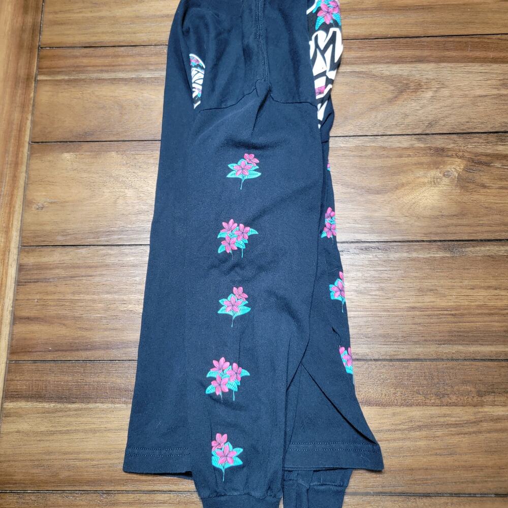 Santa Cruz Black LS Unisex Tee Plumeria Flowers - Size Medium - Picture 3 of 8